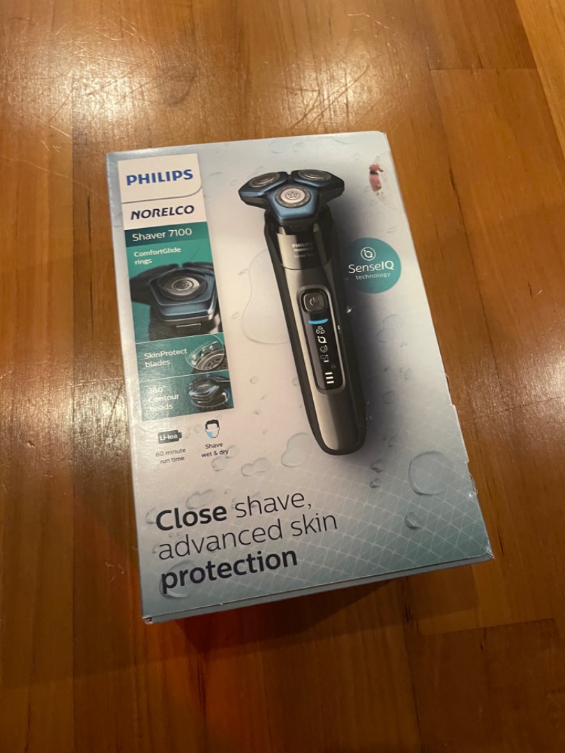 Philips Norelco Shaver 7100, Rechargeable Wet & Dry Electric Shaver