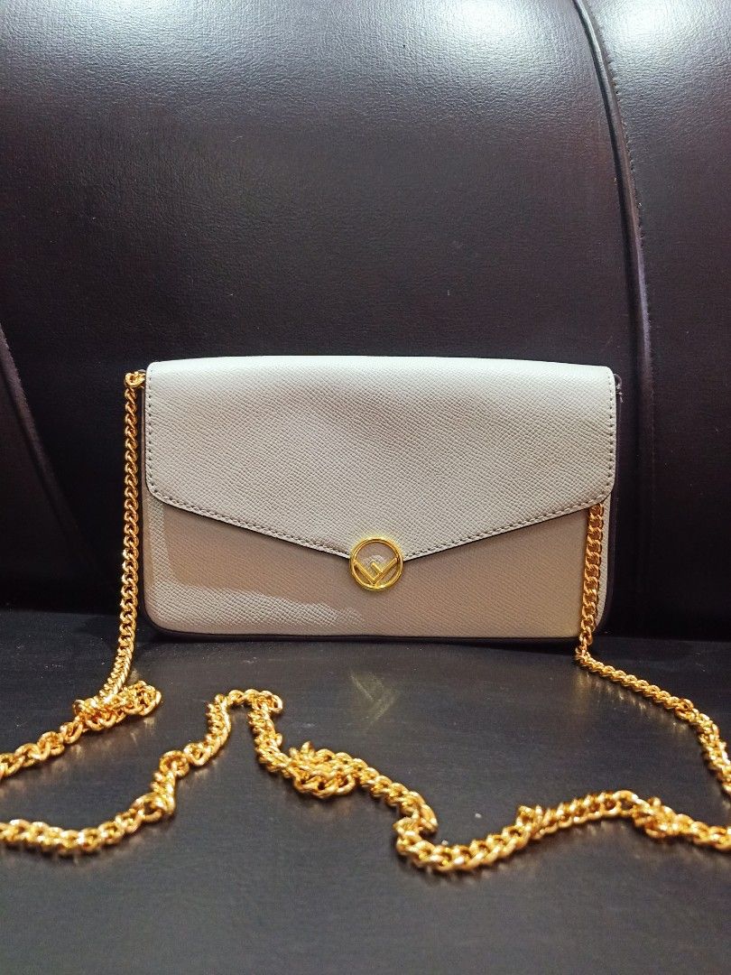 Preloved fendi sling wallet bag (Category: Luxury Bags & Wallets) located in Cebu City. Submitted by day.98 (Listing ID 1199433896, Image 1). Description: from japan surplus pure leather removable sling no flaws with dust bag small size.
