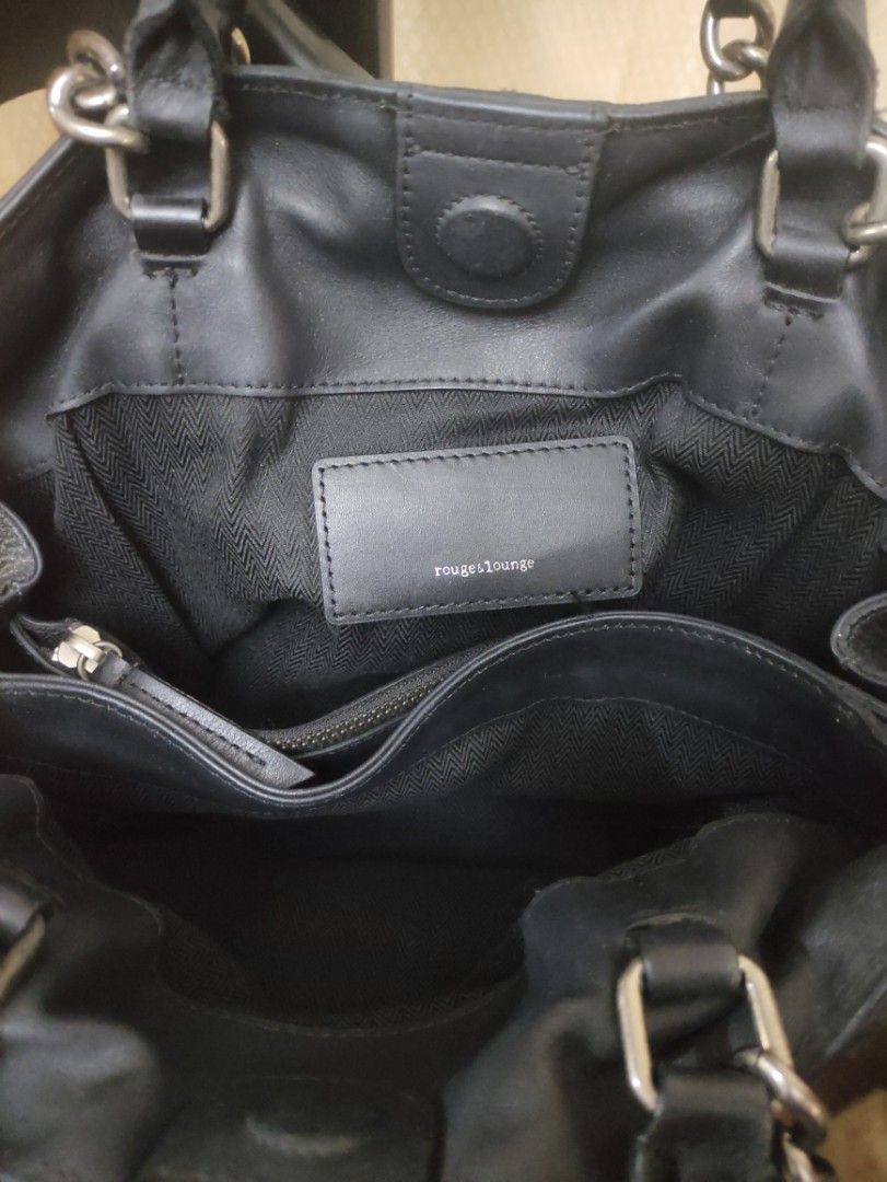Rouge and Lounge 2-way leather bag (Category: Luxury Bags & Wallets) located in Santiago. Submitted by mariesimon (Listing ID 1199537202, Image 2). Description: Authentic, genuine leather.