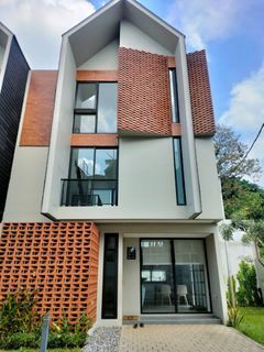 Rumah Minimalis Konsep Apartemen House Industrial di Bintaro Tangerang Selatan