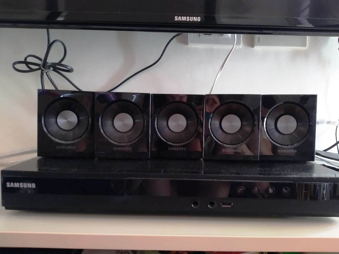 Samsung DVD Home Entertainment System HTD350K with Subwoofer Speaker