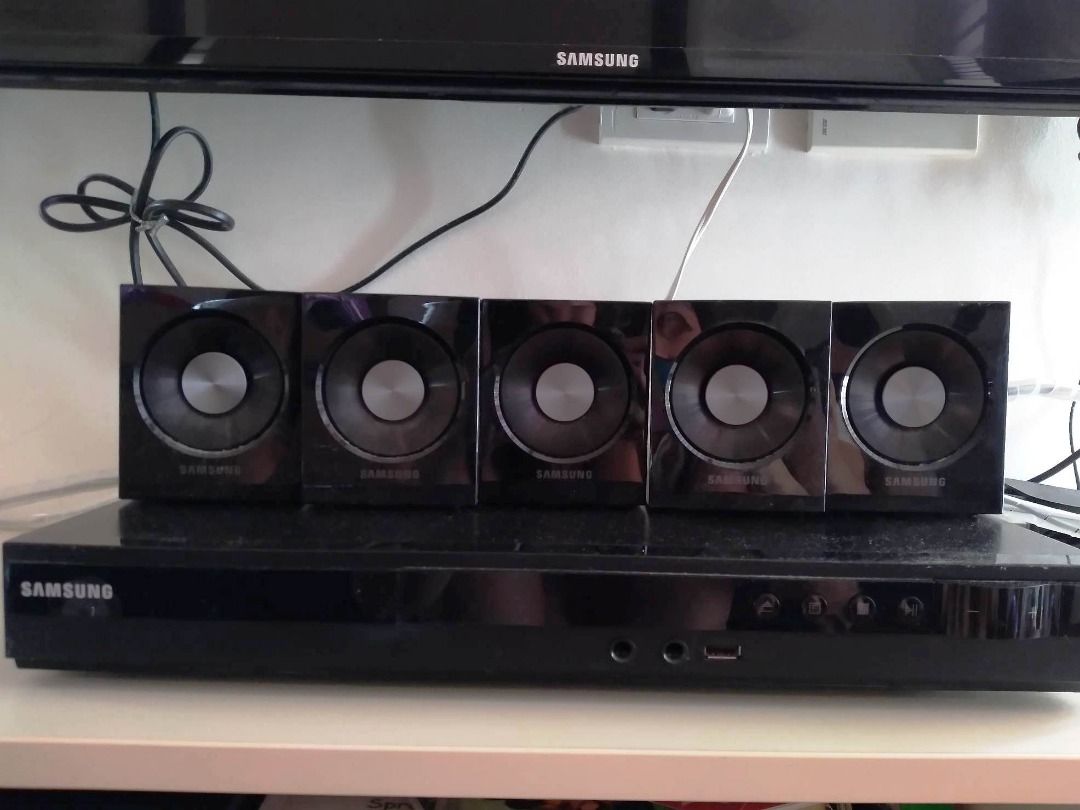 Samsung DVD Home Entertainment System HTD350K with Subwoofer Speaker