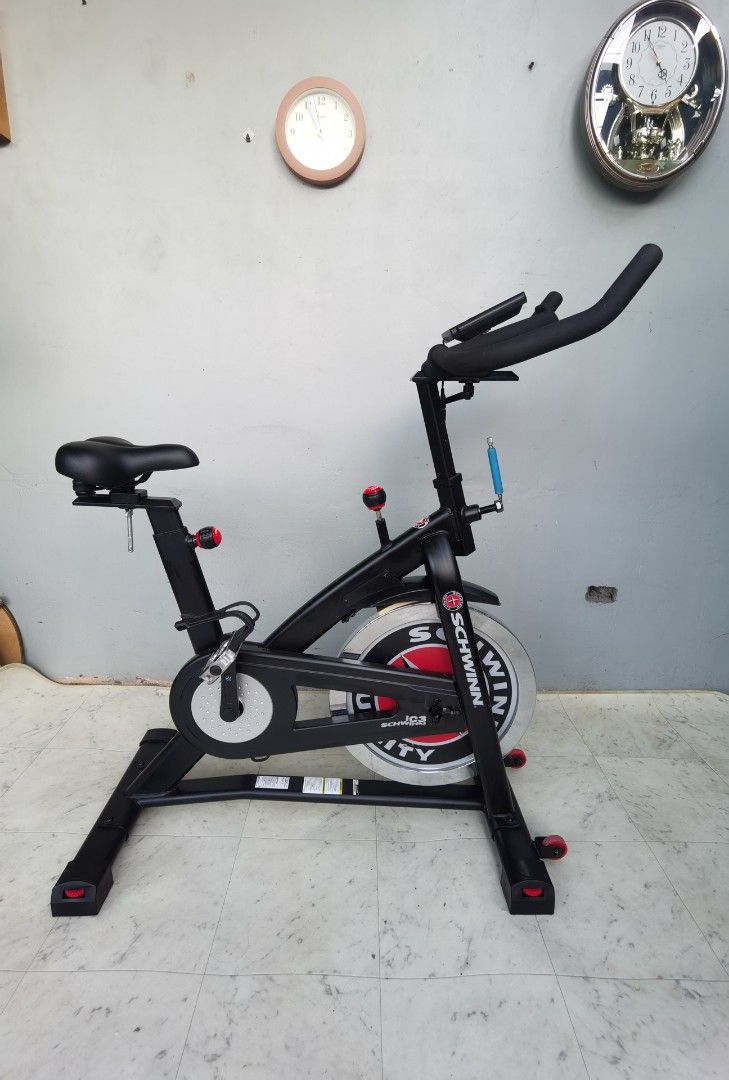 Schwinn IC3 Indoor Cycling Bike Magnetic Spin Exercise Bike in the Exercise  Bikes department at