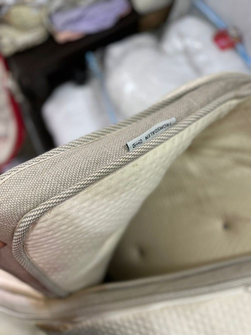 Topper king ikea, Furniture & Home Living, Bedding & Towels on Carousell