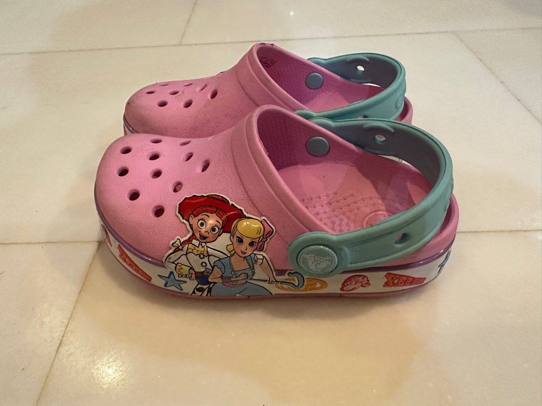 Girl toy story hotsell crocs