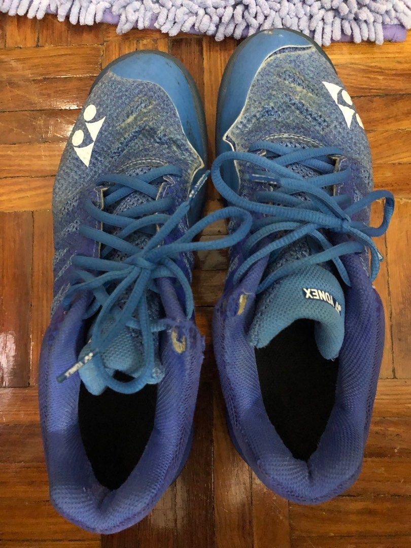 Used badminton shoes hotsell