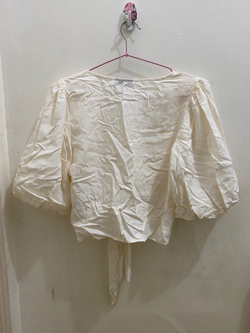 Vera Moda Top (Category: Blouses) located in Muntinlupa City. Submitted by leyarg (Listing ID 1199515583, Image 3). Description: See pic for flaws .