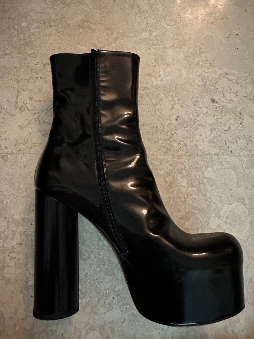 Vetements sales platform boots