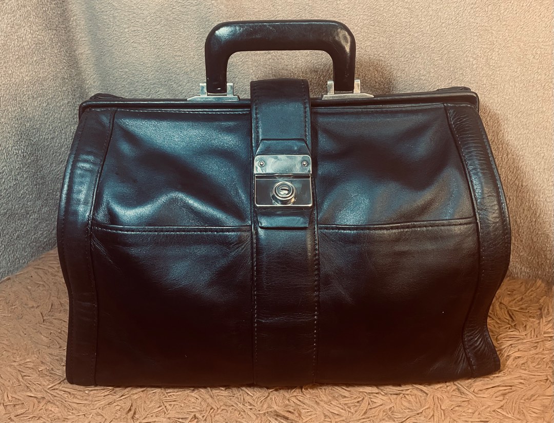 Vintage Doctors Bag Gladstone Type Genuine Leather Made By Torin, Men's Fashion, Bags