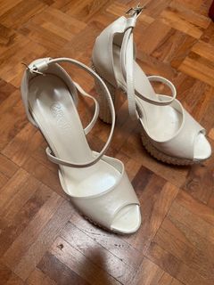 (Category: ) located in . Submitted by shoptospreeee (Listing ID 1199509385, Image 1). Description: .