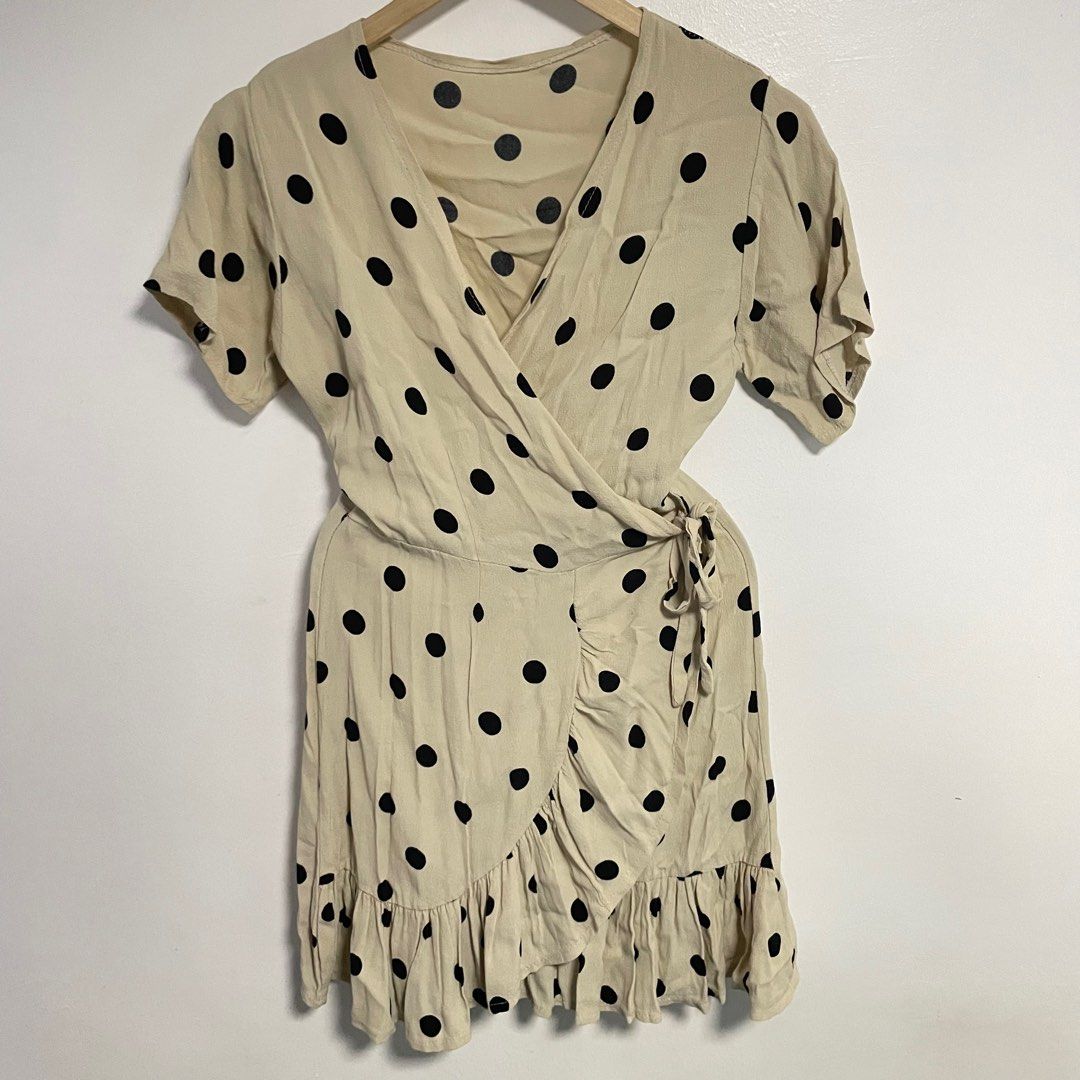 Wrap dress polka dots (Category: Dresses) located in Manila. Submitted by shandylicious (Listing ID 1199605268, Image 1). Description: Fits small to semi medium frames No when worn. Pick up only. Shipping fee will be shouldered by the buyer. Location- Malate, Manila.