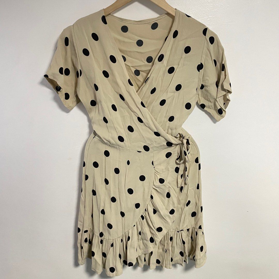 Wrap dress polka dots (Category: Dresses) located in Manila. Submitted by shandylicious (Listing ID 1199605268, Image 2). Description: Fits small to semi medium frames No when worn. Pick up only. Shipping fee will be shouldered by the buyer. Location- Malate, Manila.