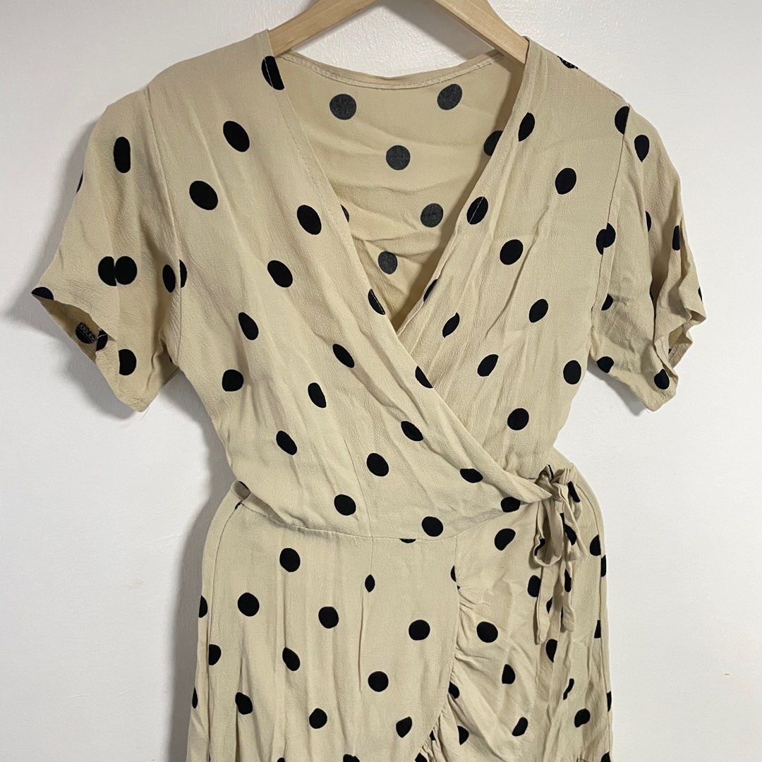 Wrap dress polka dots (Category: Dresses) located in Manila. Submitted by shandylicious (Listing ID 1199605268, Image 3). Description: Fits small to semi medium frames No when worn. Pick up only. Shipping fee will be shouldered by the buyer. Location- Malate, Manila.