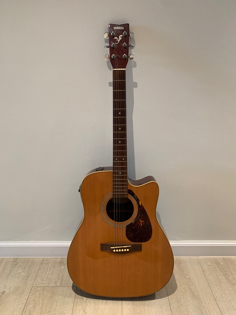 Yamaha FX370C electro acoustic guitar, Hobbies & Toys, Music & Media ...