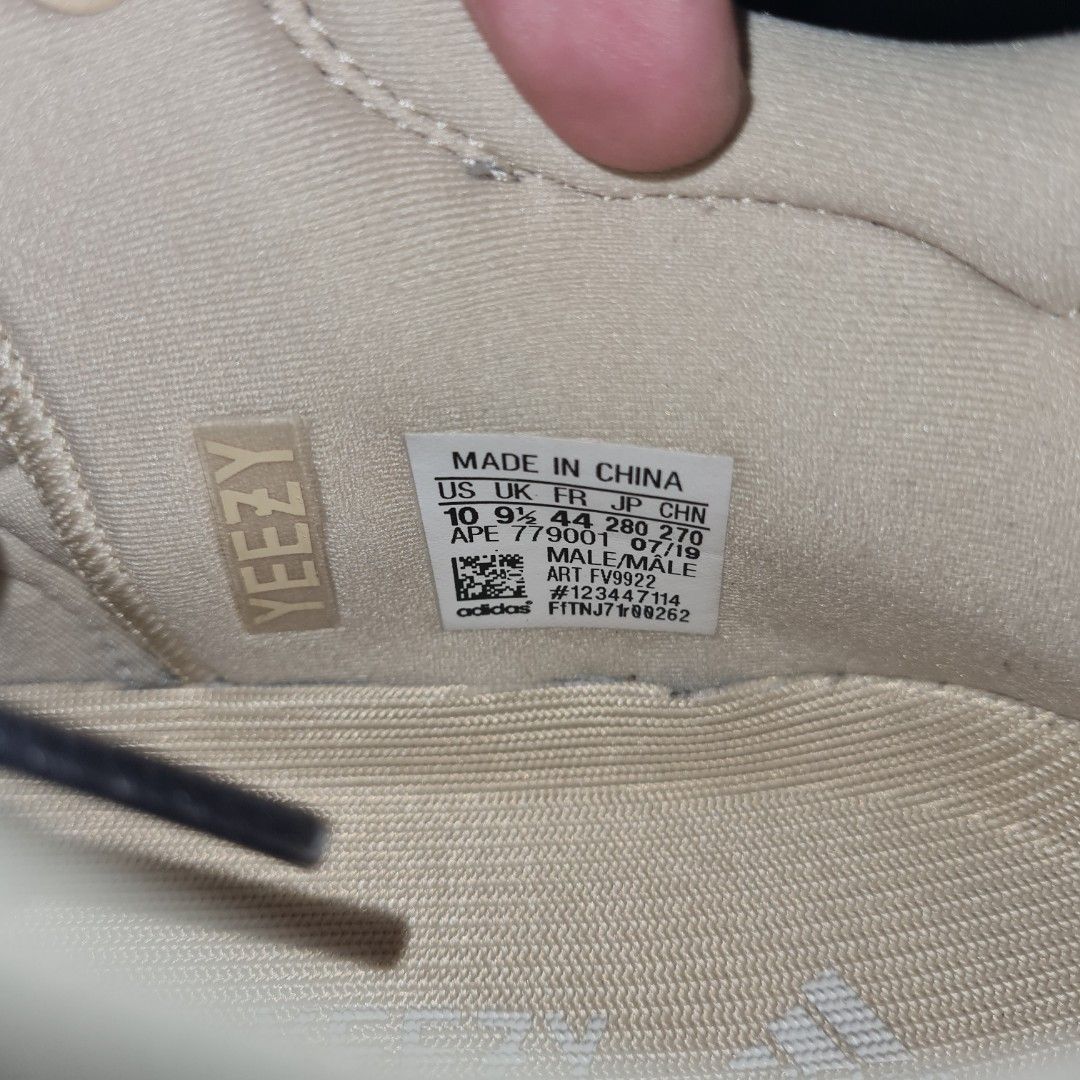 yeezy 700 v2 magnet