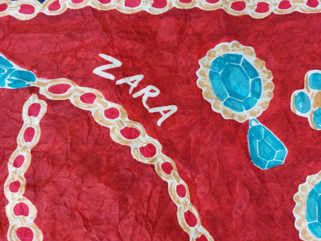 Zara large scarf, Fesyen Wanita, Aksesoris di Carousell