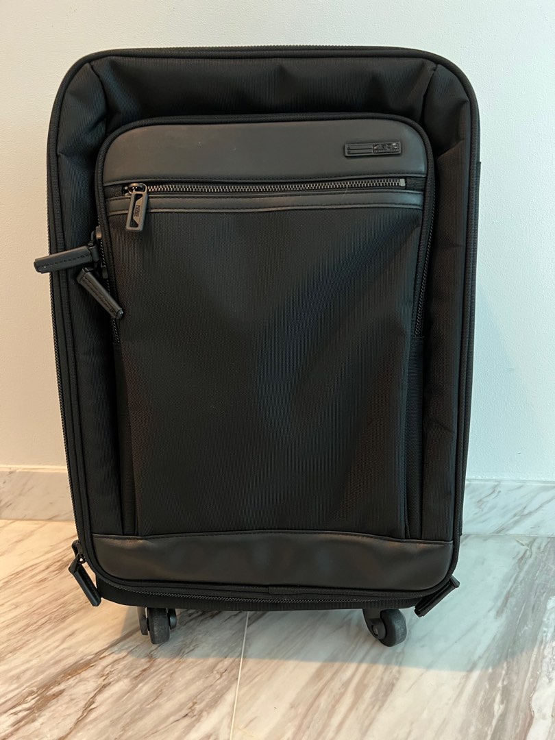 Zero Halliburton CarryOn Luggage, Hobbies & Toys, Travel, Luggage on