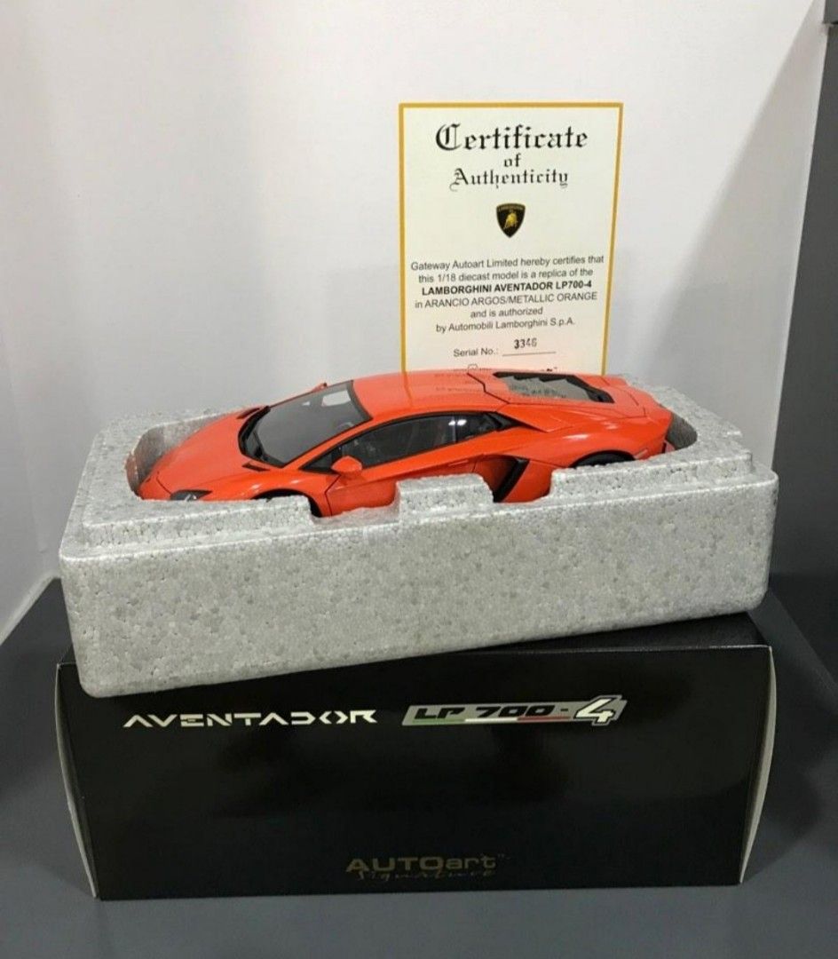 1:18 Lamborghini Aventador LP700-4 -- Arancio Argos/Metallic Orange