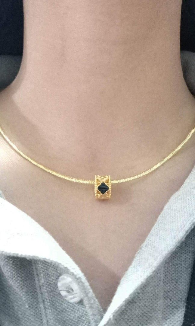 18k Omega Chain with VCA Pendant 16