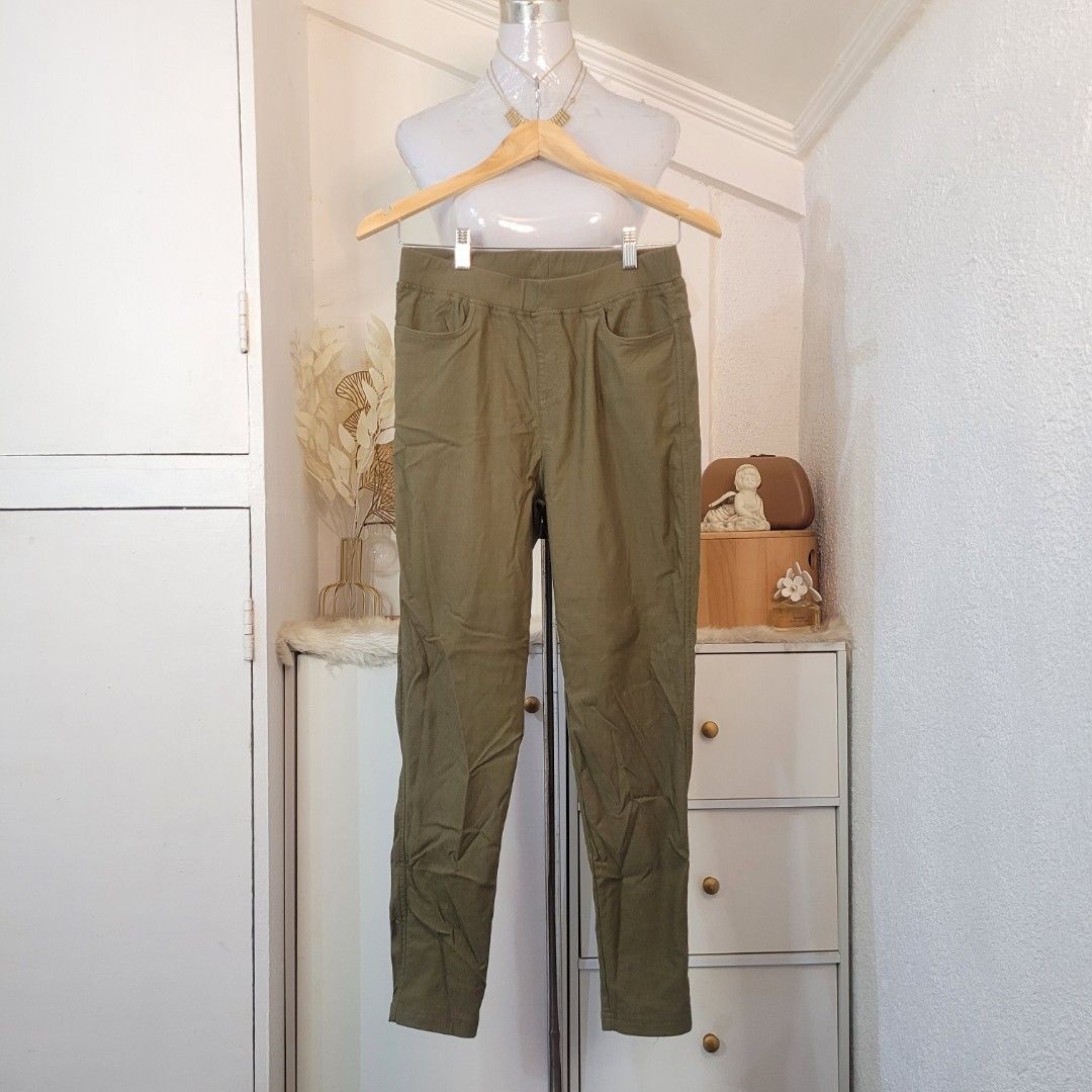 Army Green Stretchy Jeggings (Category: Other Bottoms) located in Castillejos. Submitted by rr.rocco (Listing ID 1199719531, Image 1). Description: .
