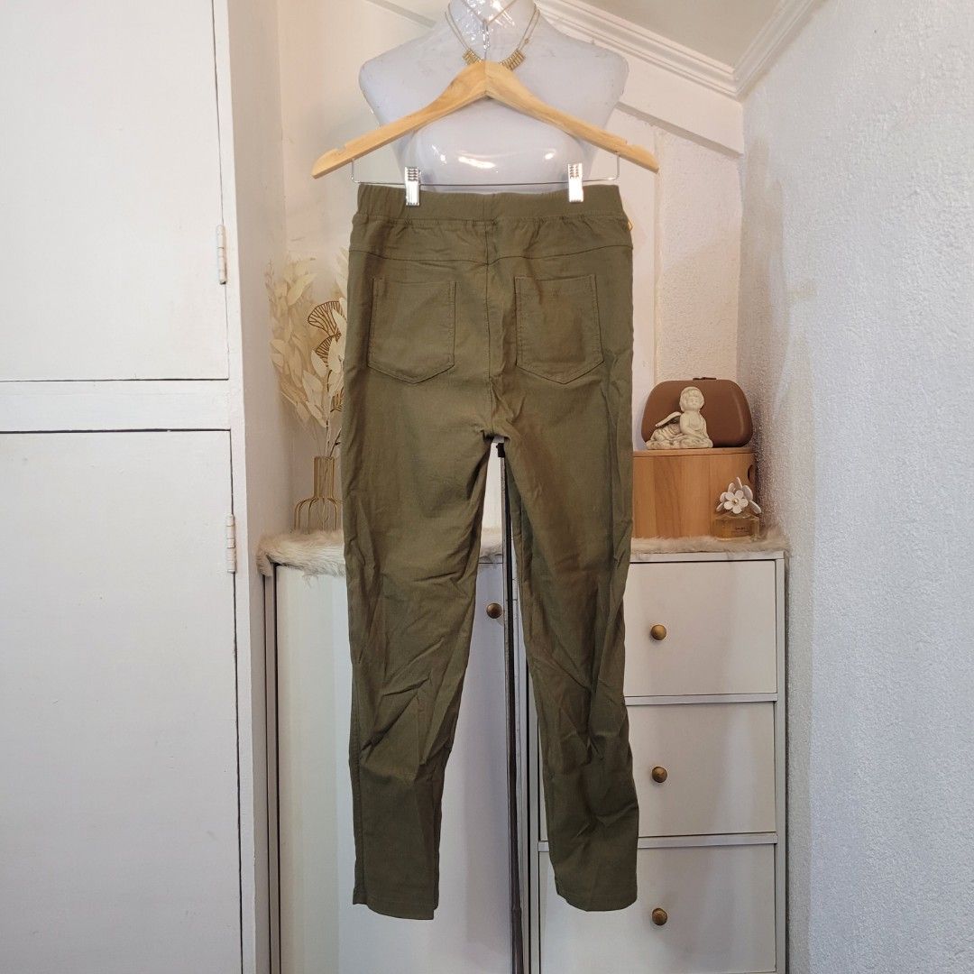 Army Green Stretchy Jeggings (Category: Other Bottoms) located in Castillejos. Submitted by rr.rocco (Listing ID 1199719531, Image 2). Description: .