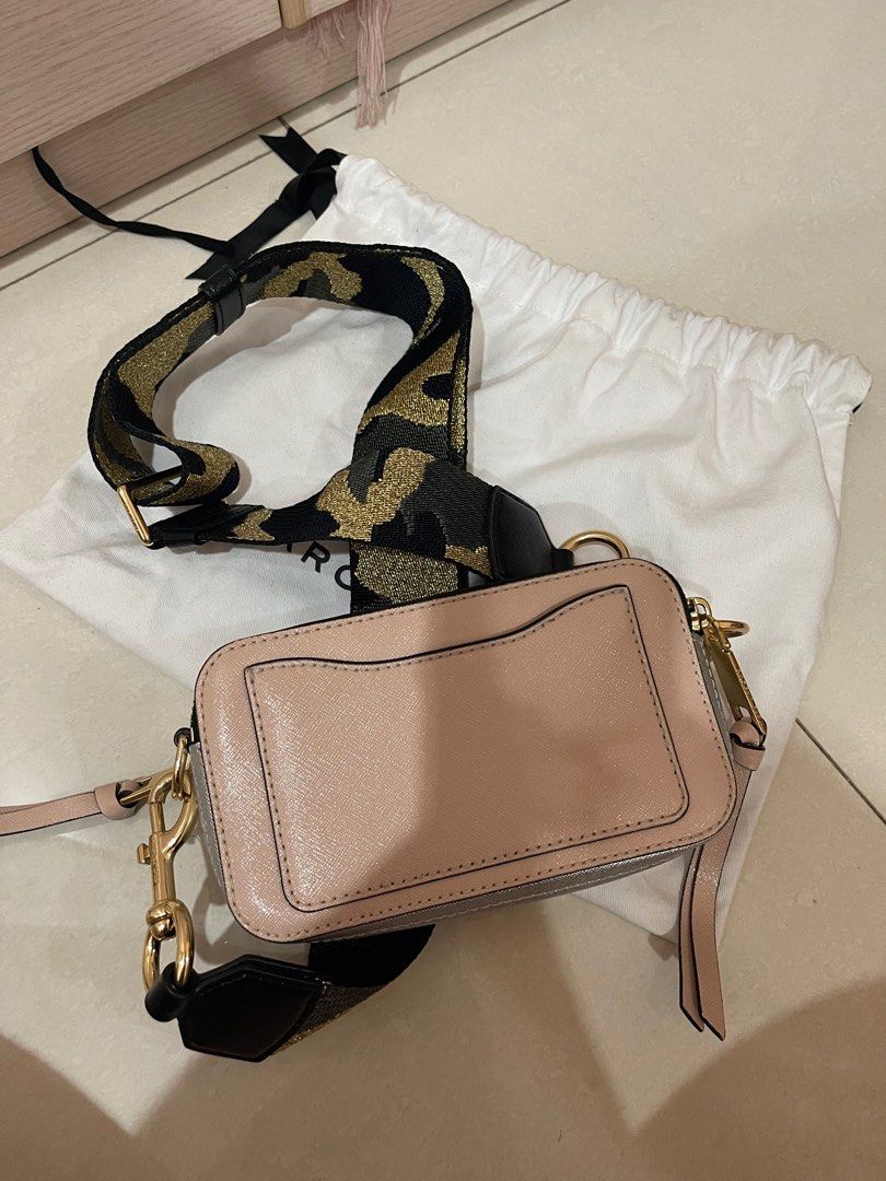 Marc Jacobs Snapshot Bag - Pink Strap Army - Full Emboss, Fesyen Wanita,  Tas & Dompet di Carousell