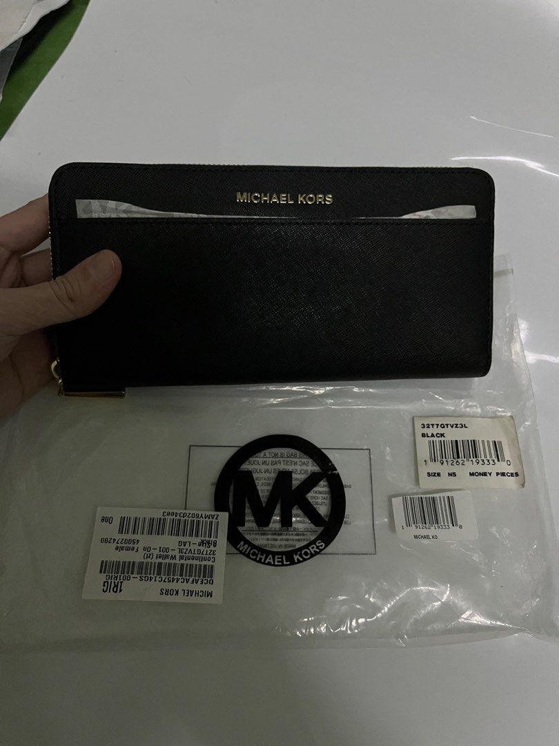 Authentic Michael Kors Wallet (price slightly negotiable), Women's Fashion,  Bags & Wallets, Wallets & Card holders on Carousell