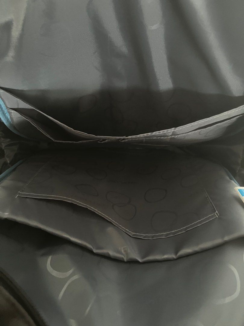 Backpack (Category: Backpacks) located in Singapore. Submitted by potahtoo (Listing ID 1199669992, Image 3). Description: Size: 31*15*44 Able to fit laptop Many compartments .