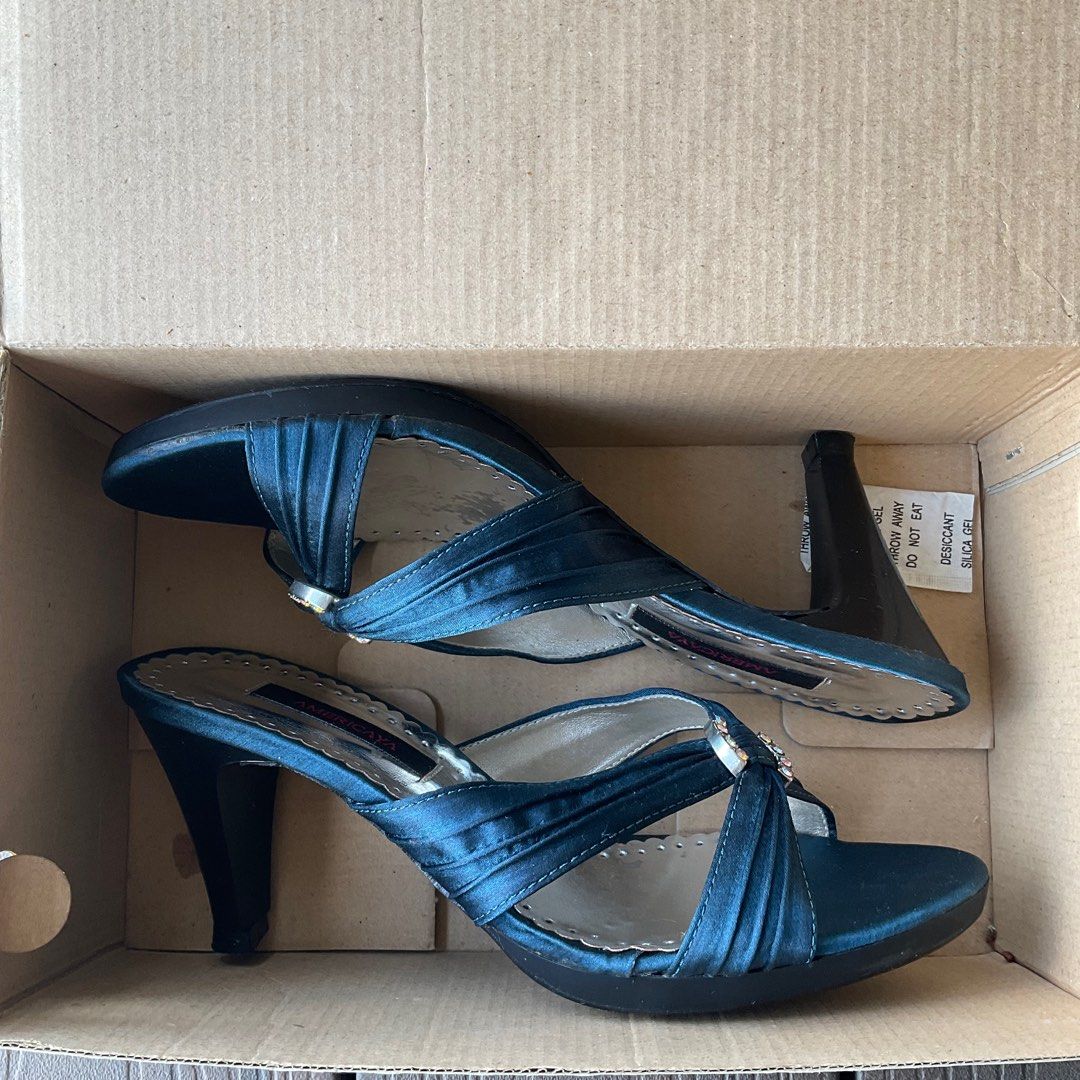 Sapphire online blue heels