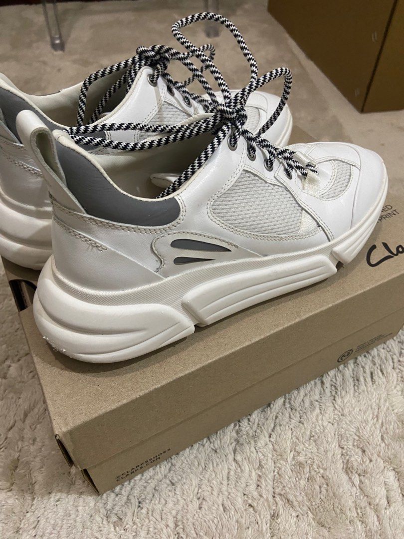 Clarks sneakers hotsell womens white