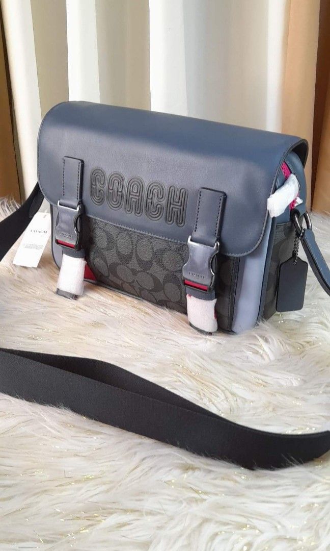 Coach Track Crossbody In Colorblock (Category: Luxury Bags & Wallets) located in Mandaluyong City. Submitted by shop_0n_the_spot (Listing ID 1199758039, Image 2). Description: 💯% GUARANTEED ORIGINAL & BRAND NEW. 📌 OnH@nd 🇵🇭 Pinas 📌 Inclusions: Tag, Care card 📌 Additional Shipping Fee 📌 Cash / Layaway If in DOUBT don’t buy, to save our both time. We are not PLAYING here, we do our BUSINESS. ⬇️ PLEASE READ ⬇️ ⛔ No Down payment, No reservatio