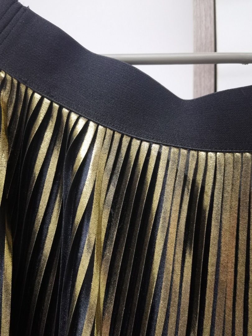 Cotton on top gold pleated skirt