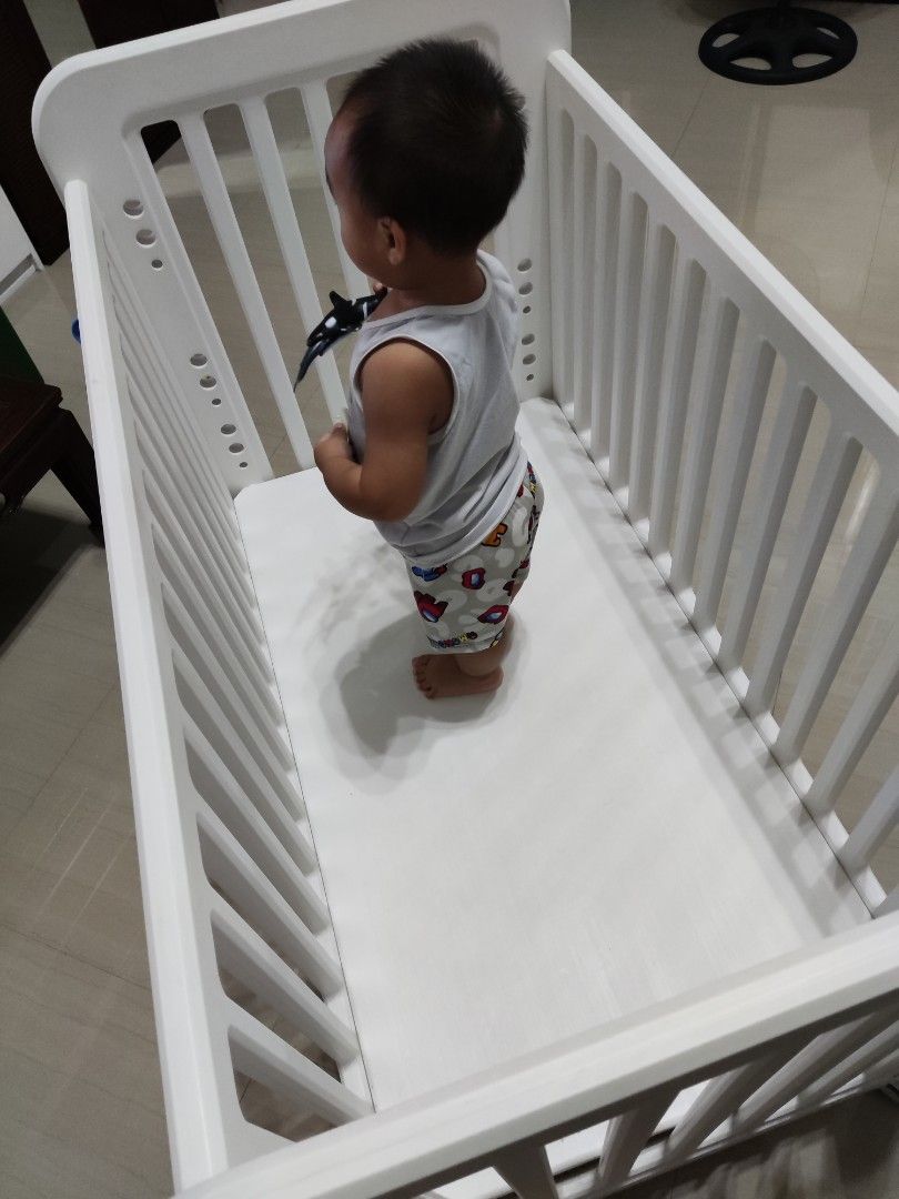 Cuddlebug bailey 2 in 1 crib, Babies & Kids, Baby Nursery & Kids