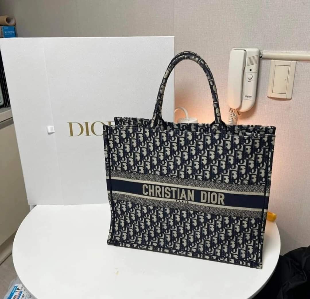 dior.fullset (Category: Luxury Bags & Wallets) located in Butuan. Submitted by jen_pre (Listing ID 1199690630, Image 1). Description: .
