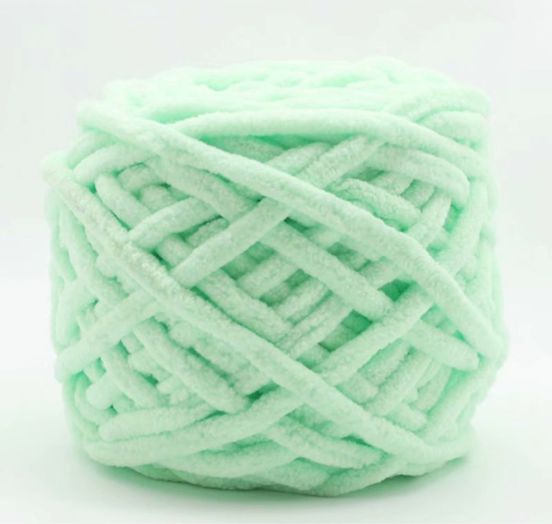 DUWEN thick fluffy yarn, Hobbies & Toys, Stationery & Craft, Handmade