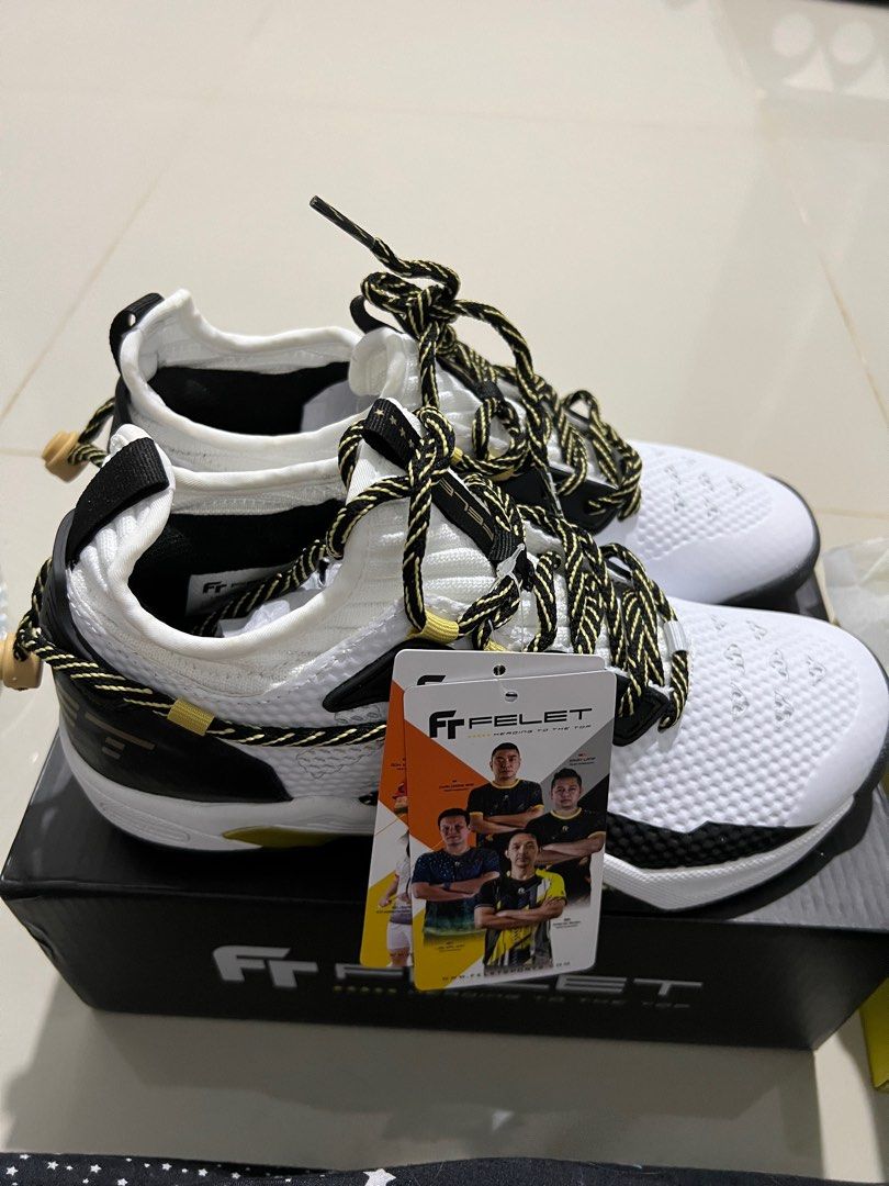 Felet Flying Pro Badminton Shoes
