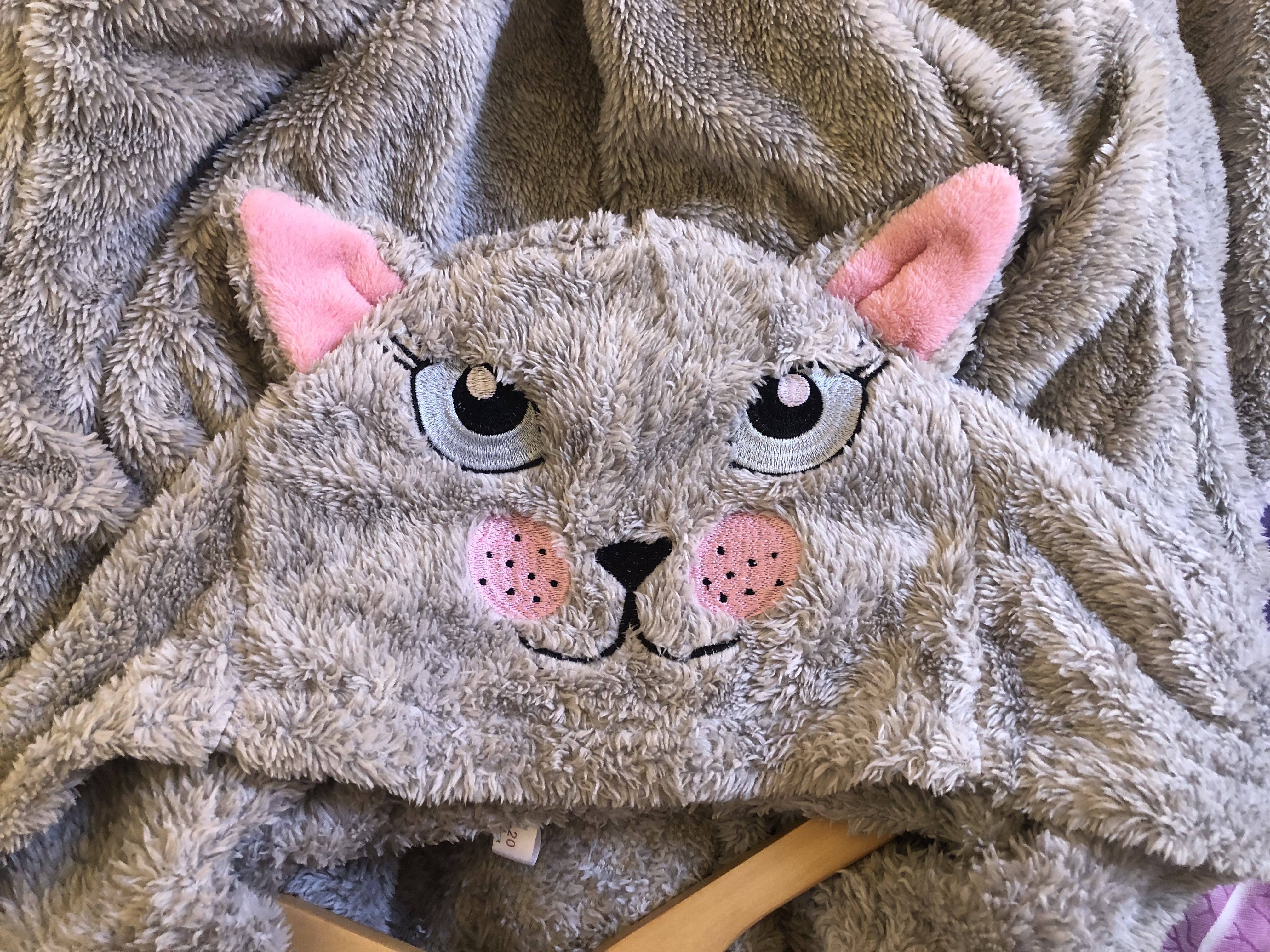 Fluffy Cat Bath Robe FREE SF NEED TO DECLUTTER, Women's Fashion, Coats, Jackets and Outerwear on