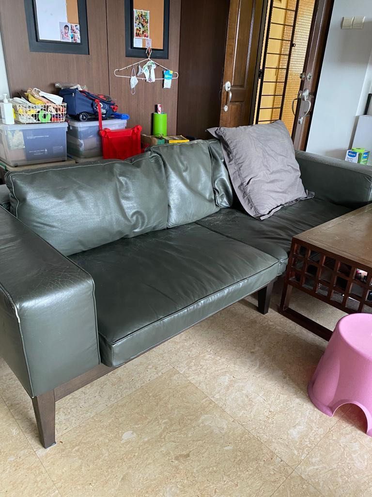 Free to collect, Furniture & Home Living, Furniture, Sofas on Carousell