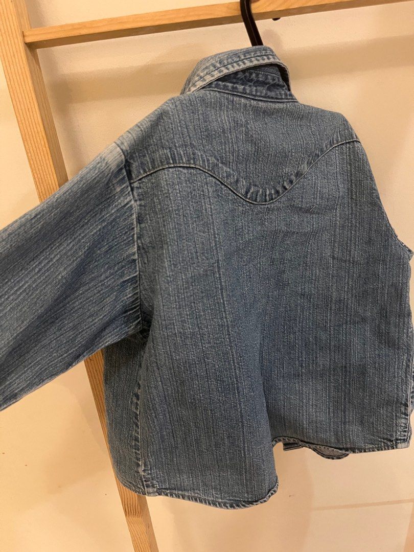 Gap jacket (Category: Babies & Kids Fashion) located in Bangi. Submitted by nadora86 (Listing ID 1199646439, Image 3). Description: Bought in japan, 2-3 years. Lightly used.