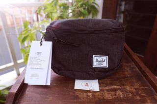 Herschel fifteen black sling bag waist bag