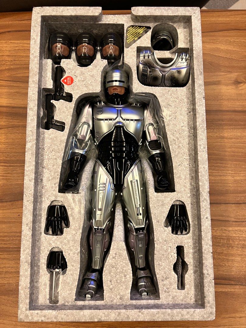 Hot Toys Diecast ROBOCOP MMS202D04 BIB, Hobbies & Toys, Toys & Games