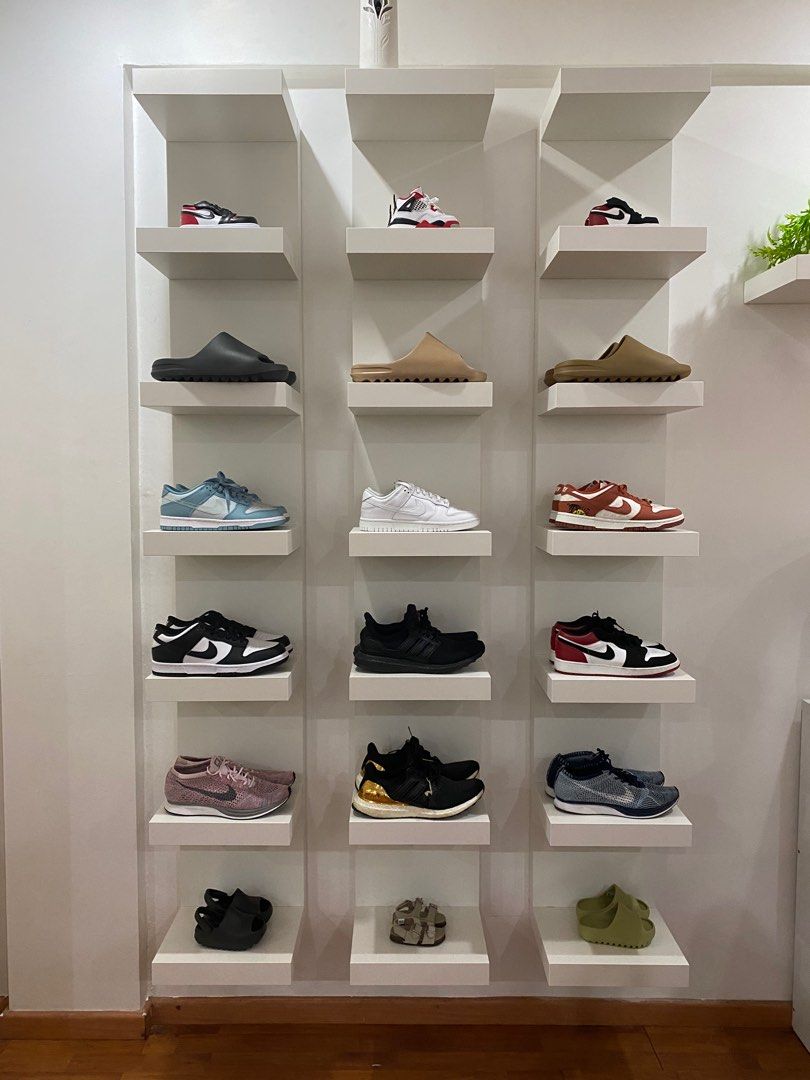スニーカーラック ウォールシェルフ Sneaker storage Wall shelf イケア ラック 金属製のシューズラック