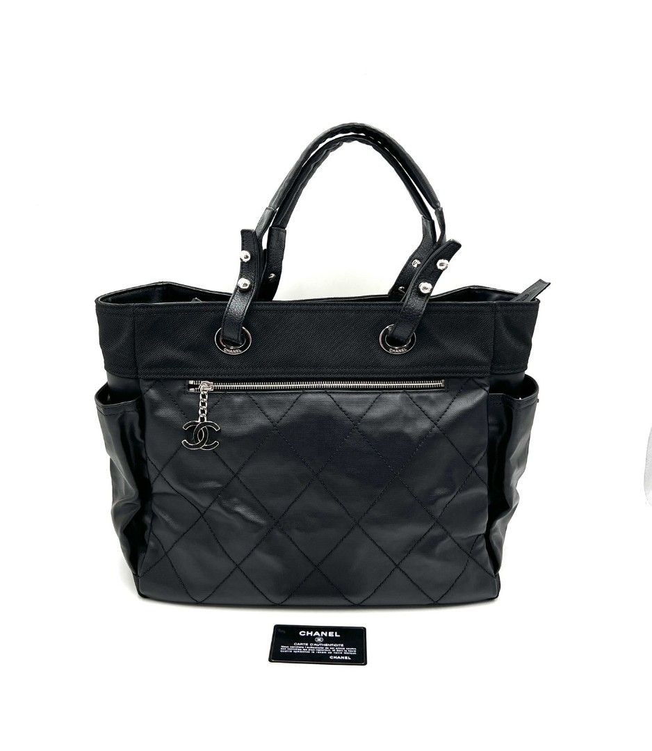 In mint Condition!!! Chanel Biarritz GM (Category: Luxury Bags & Wallets) located in Taguig. Submitted by gcarlet1996 (Listing ID 1199790522, Image 1). Description: .