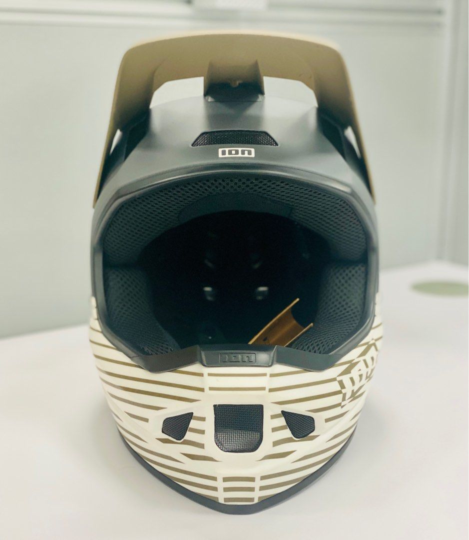 BNIBWT ION x MET Helmet Scrub Amp, Sports Equipment, Bicycles & Parts