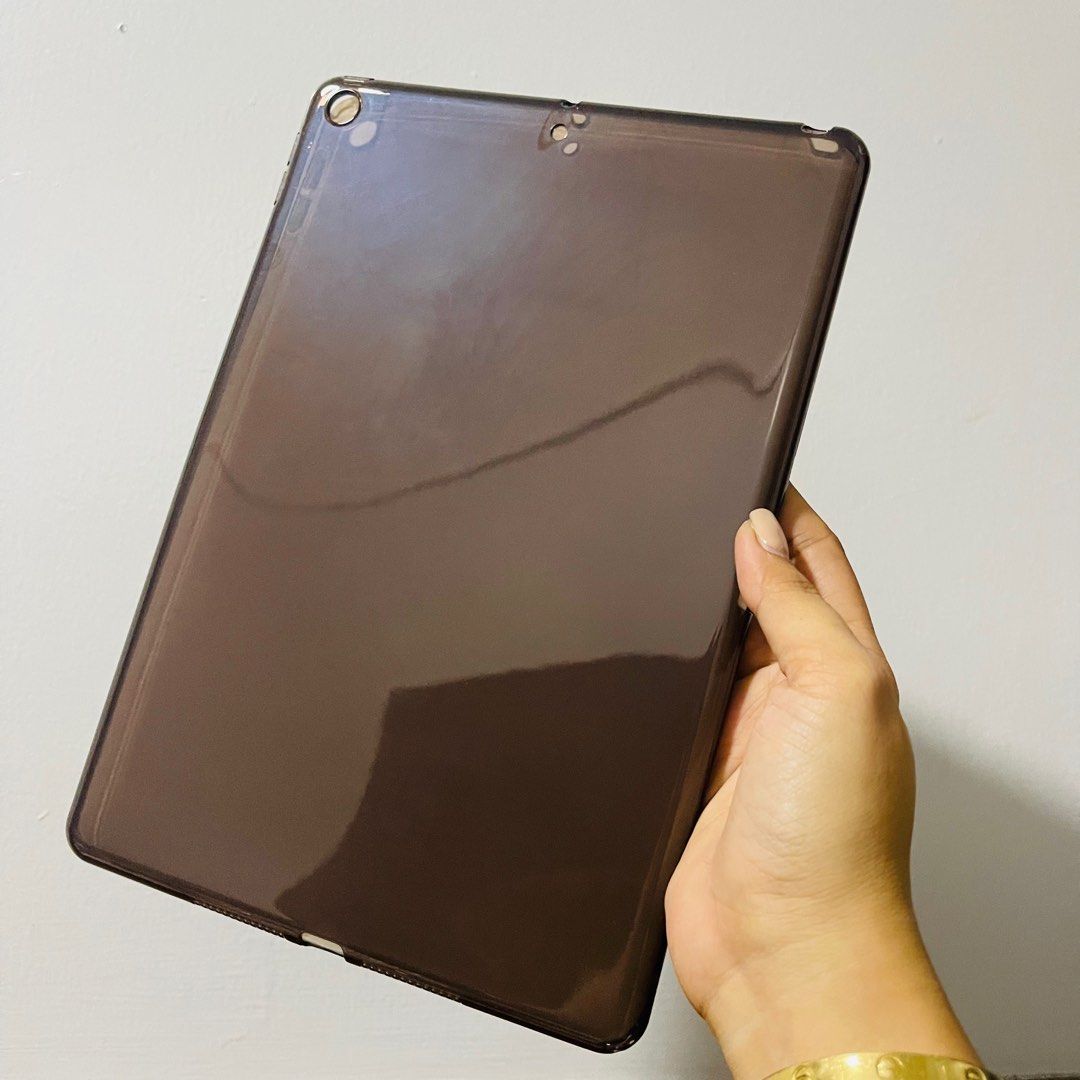 Ipad 10.2 Case (Category: Cases & Sleeves) located in Mandaluyong City. Submitted by co.case (Listing ID 1199637929, Image 1). Description: .