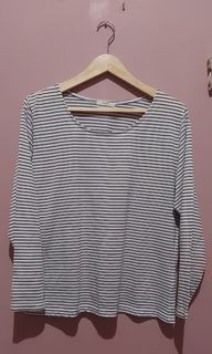 Kaos salur putih garis