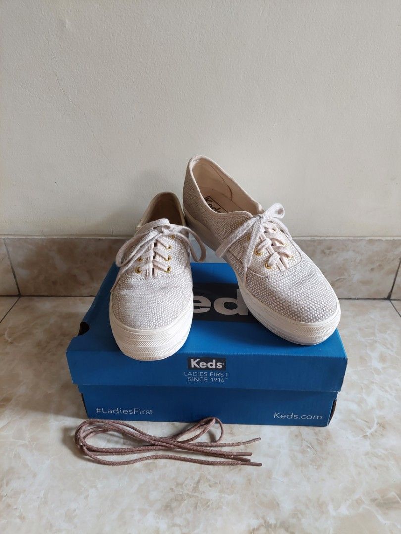FROM 1JT KEDS Triple Dalmata Pink Fesyen Wanita Sepatu di Carousell