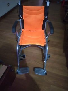 Lightweight travelling wheelchair