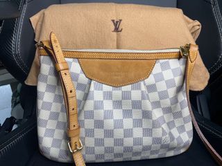 (Category: ) located in . Submitted by retailtherapy0603 (Listing ID 1199741615, Image 1). Description: .