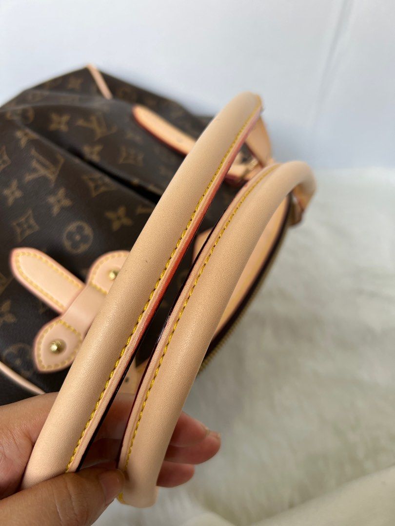LV TIVOLI GM (Category: Luxury Bags & Wallets) located in Caloocan City. Submitted by thrifter_mnl (Listing ID 1199664025, Image 2). Description: Japan sourced Very nice in actual Adjustable shoulder strap Coded Genuine leather.